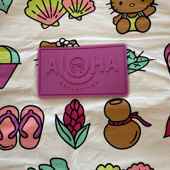 NEW aloha collection Hello Kitty day tripper tote bag - Picture 5 of 8